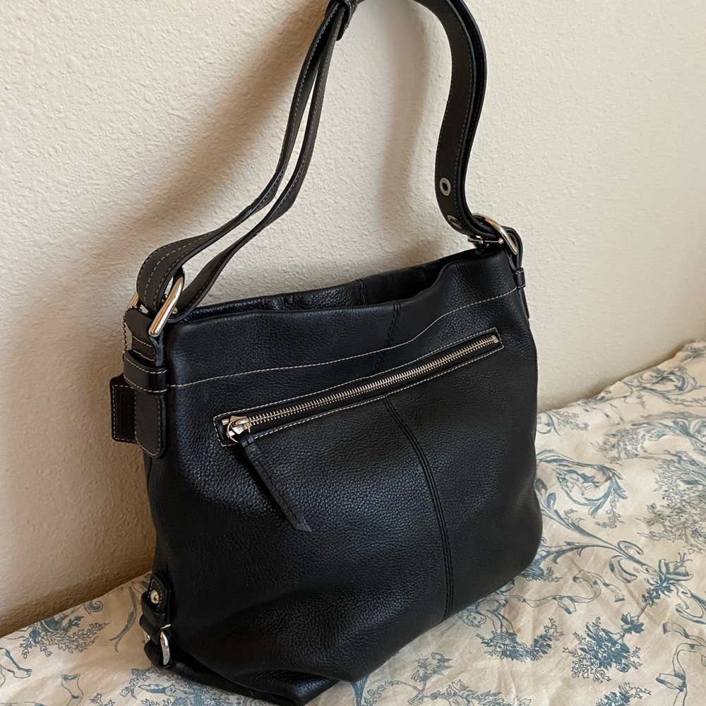 Coach black leather shoulder bag